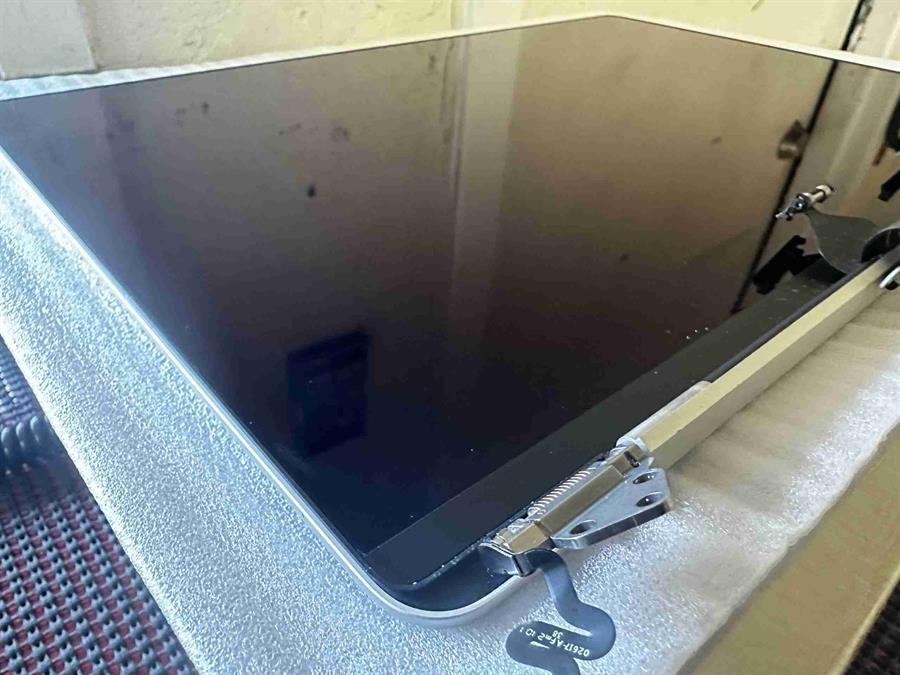 Réparation charnière MacBook